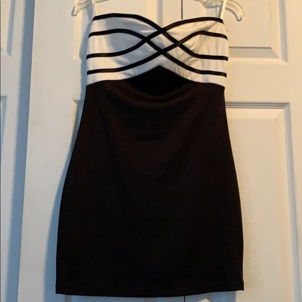Women’s strapless dress